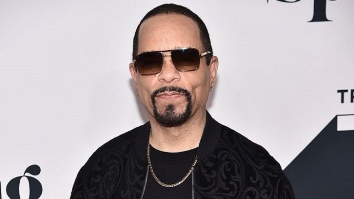 Ice-T pubblica una foto in topless della moglie Coco, dopo la loro figlia, disegna il gioco