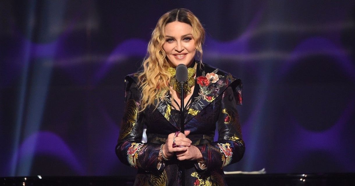 Η Madonna λέει ότι στις 4 Ιουλίου το 'Is a Lie' και οι αντιδράσεις ρίχνουν
